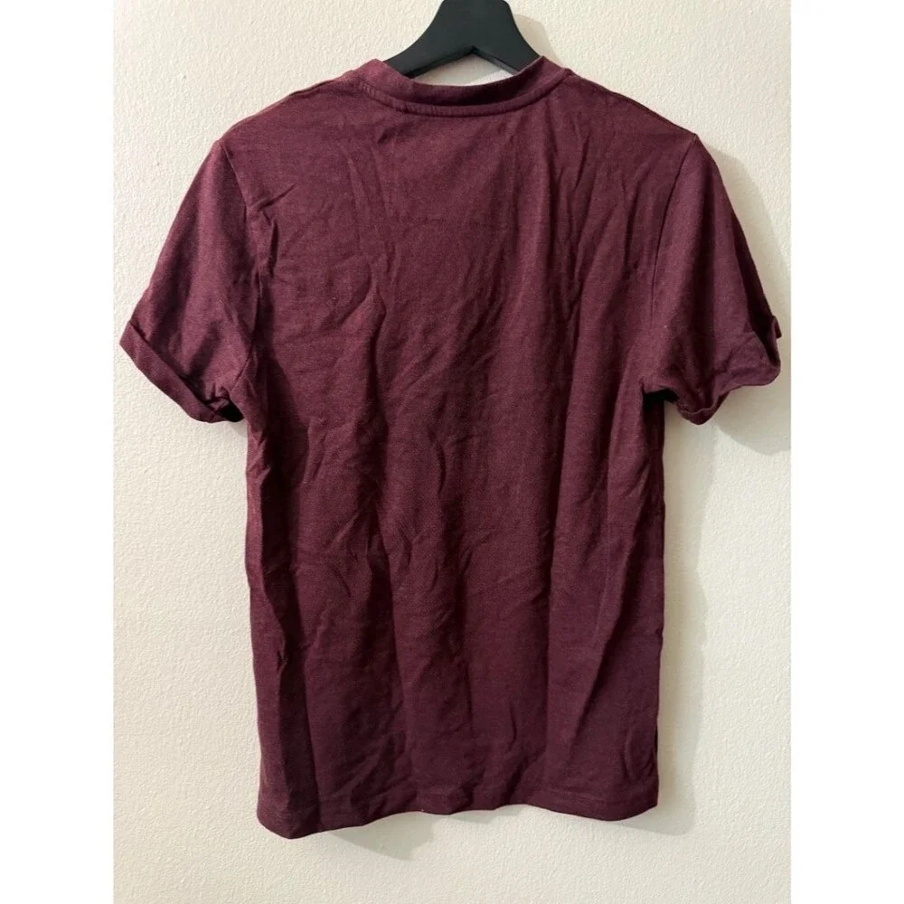 GUESS Men V-Neck T-Shirt Burgundy Faux Leather Pocket Size M Short Sleeve - Picture 4 of 4